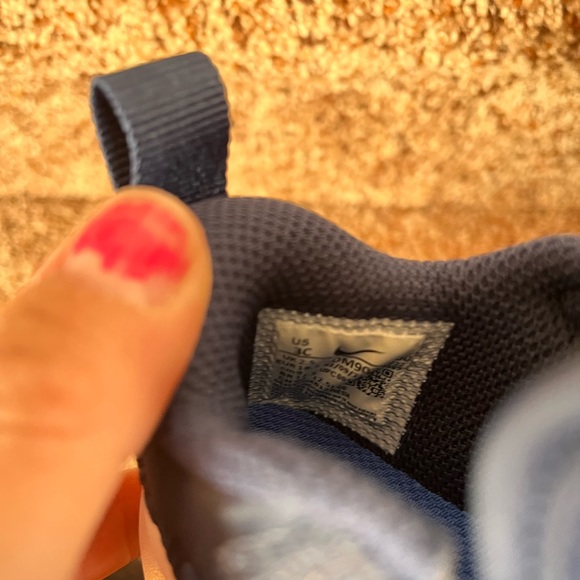 Size 3 infant Nike tennis shoes - Picture 2 of 4